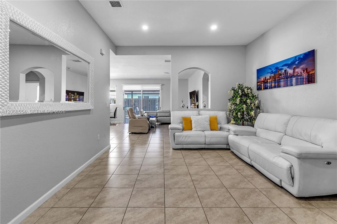 For Sale: $570,000 (3 beds, 2 baths, 1698 Square Feet)