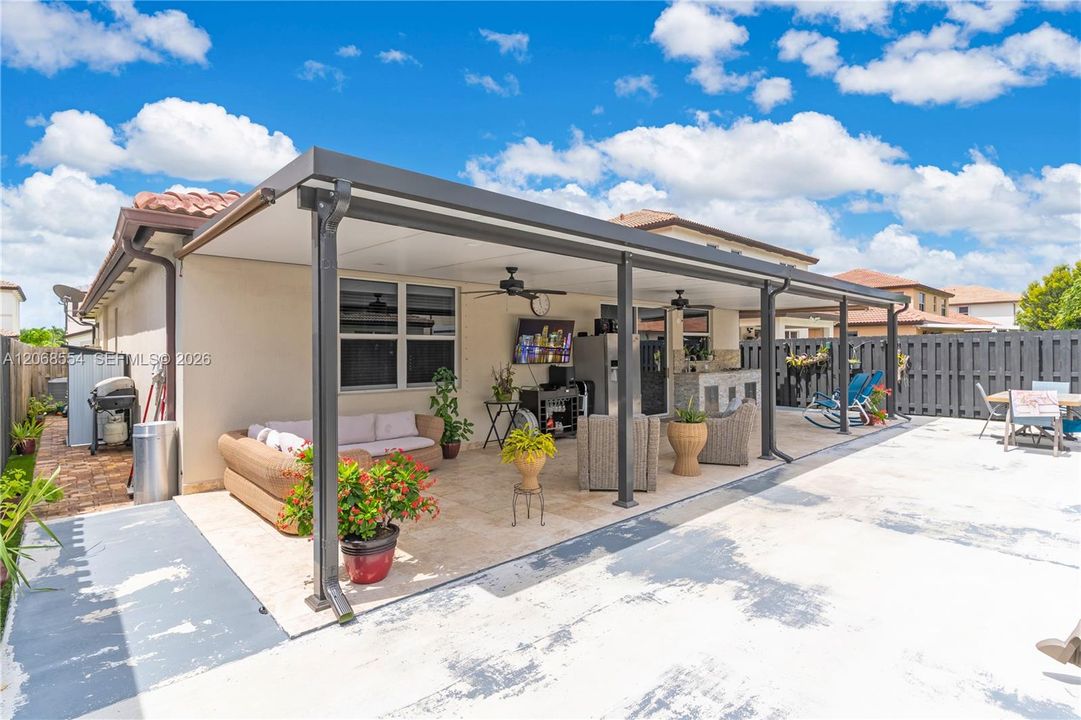 For Sale: $570,000 (3 beds, 2 baths, 1698 Square Feet)