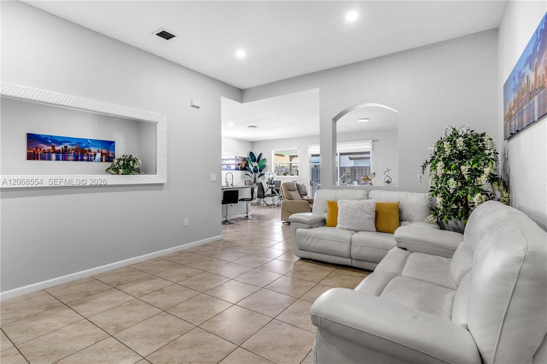For Sale: $570,000 (3 beds, 2 baths, 1698 Square Feet)
