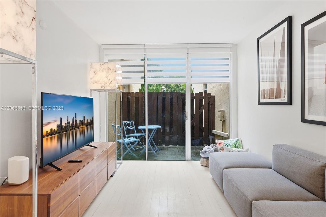 For Rent: $3,500 (3 beds, 2 baths, 952 Square Feet)