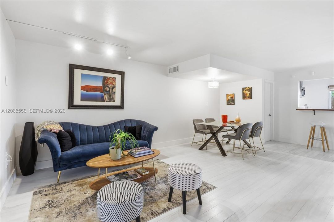 For Rent: $3,500 (3 beds, 2 baths, 952 Square Feet)