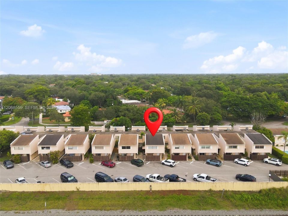 For Rent: $3,500 (3 beds, 2 baths, 952 Square Feet)