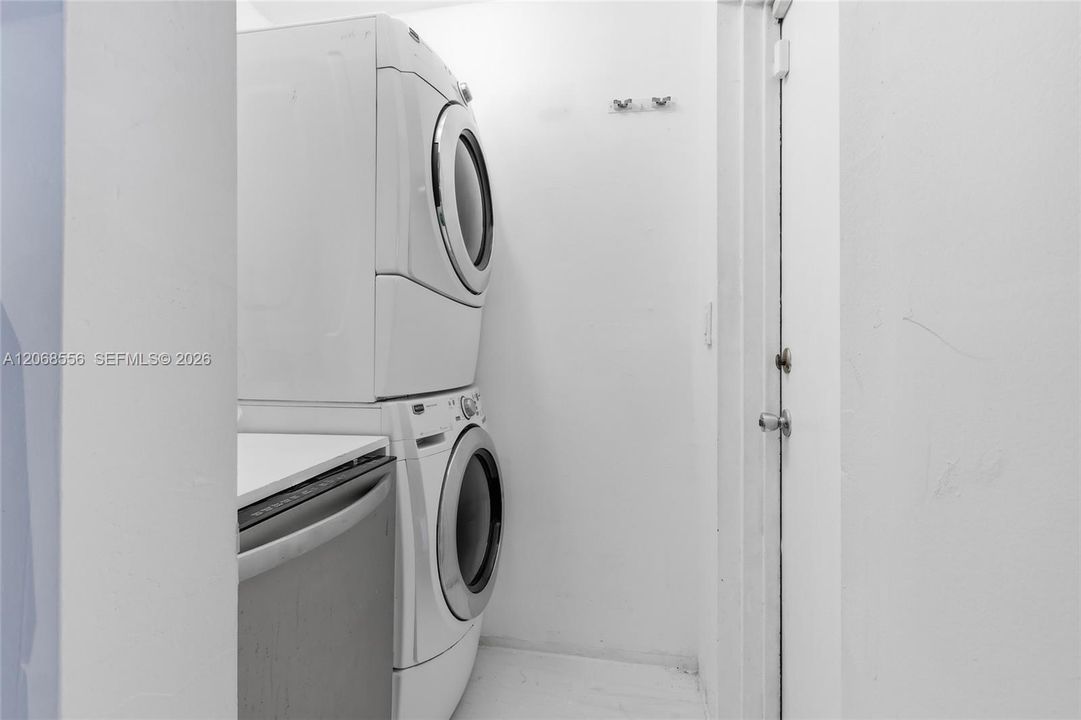 For Rent: $3,500 (3 beds, 2 baths, 952 Square Feet)