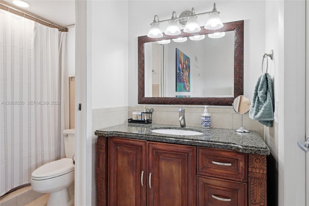 For Rent: $3,500 (3 beds, 2 baths, 952 Square Feet)