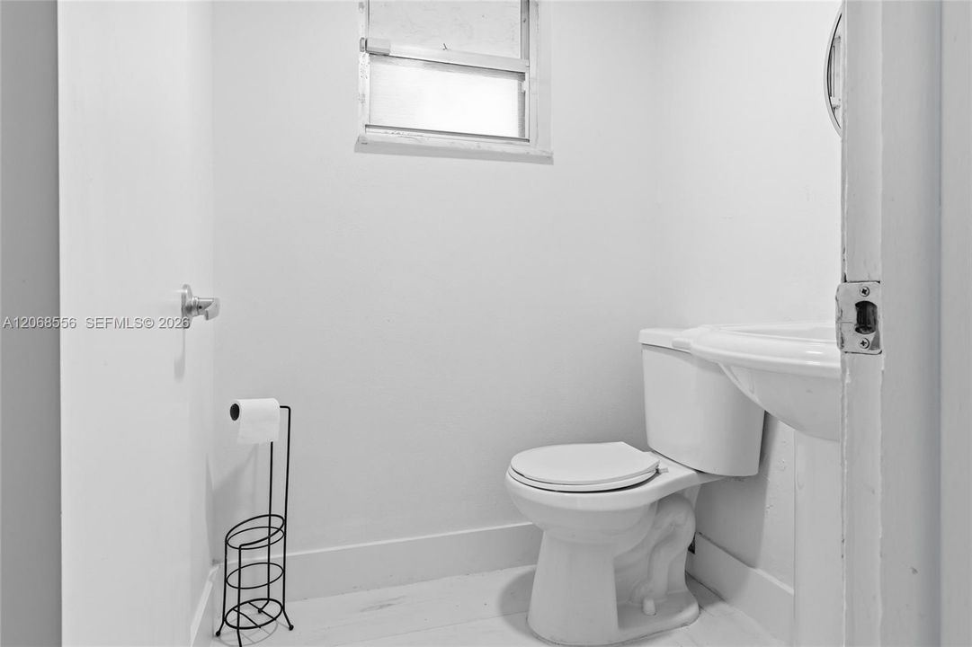 For Rent: $3,500 (3 beds, 2 baths, 952 Square Feet)