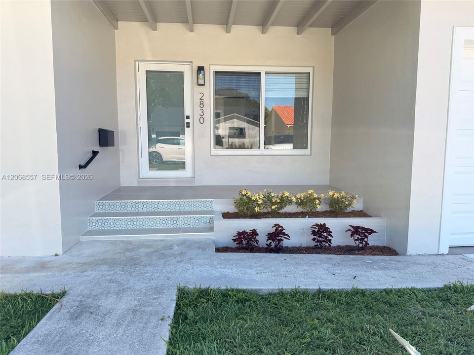 For Sale: $785,000 (3 beds, 2 baths, 1036 Square Feet)