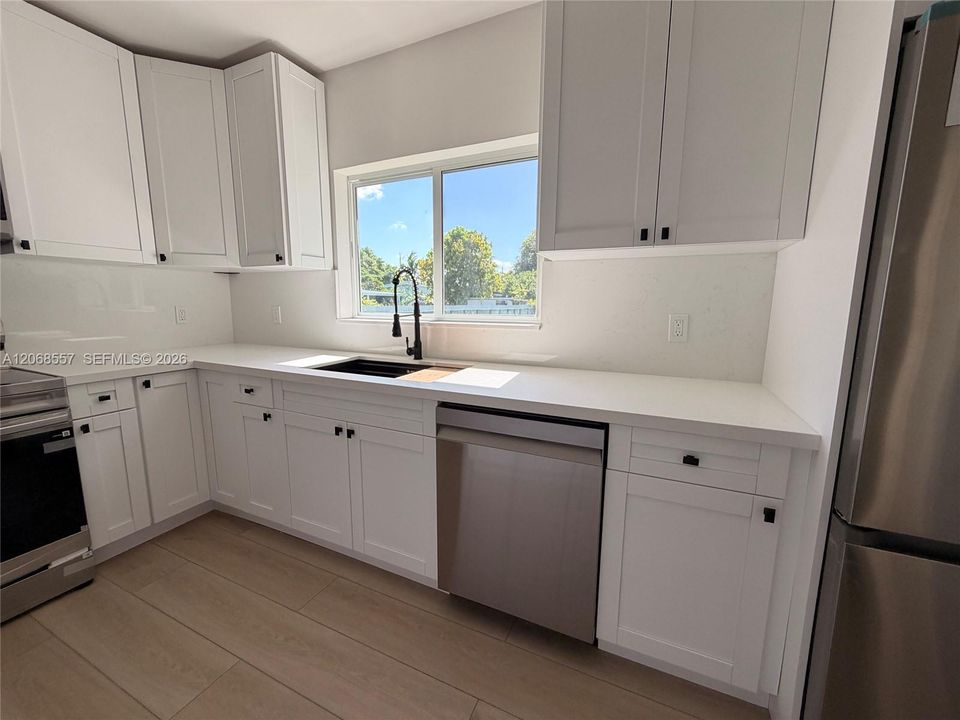 For Sale: $785,000 (3 beds, 2 baths, 1036 Square Feet)