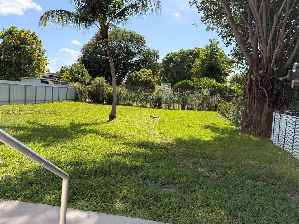 For Sale: $785,000 (3 beds, 2 baths, 1036 Square Feet)