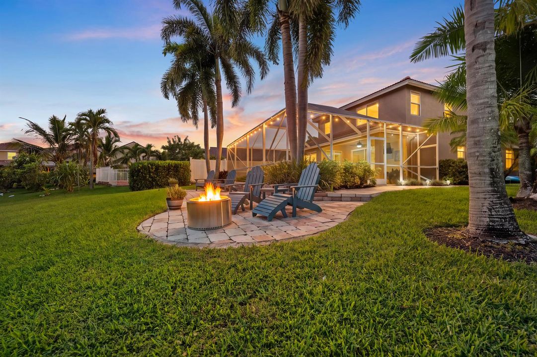 BEAUTIFUL FIREPIT OVERLOOKING THE LAKE!