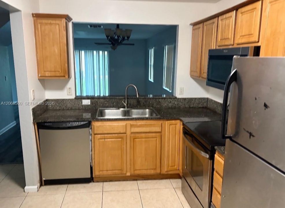 For Sale: $299,000 (2 beds, 2 baths, 1190 Square Feet)
