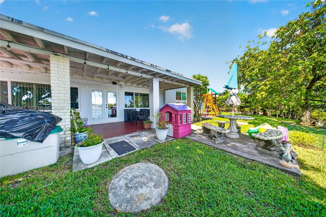 For Sale: $825,000 (3 beds, 2 baths, 2368 Square Feet)