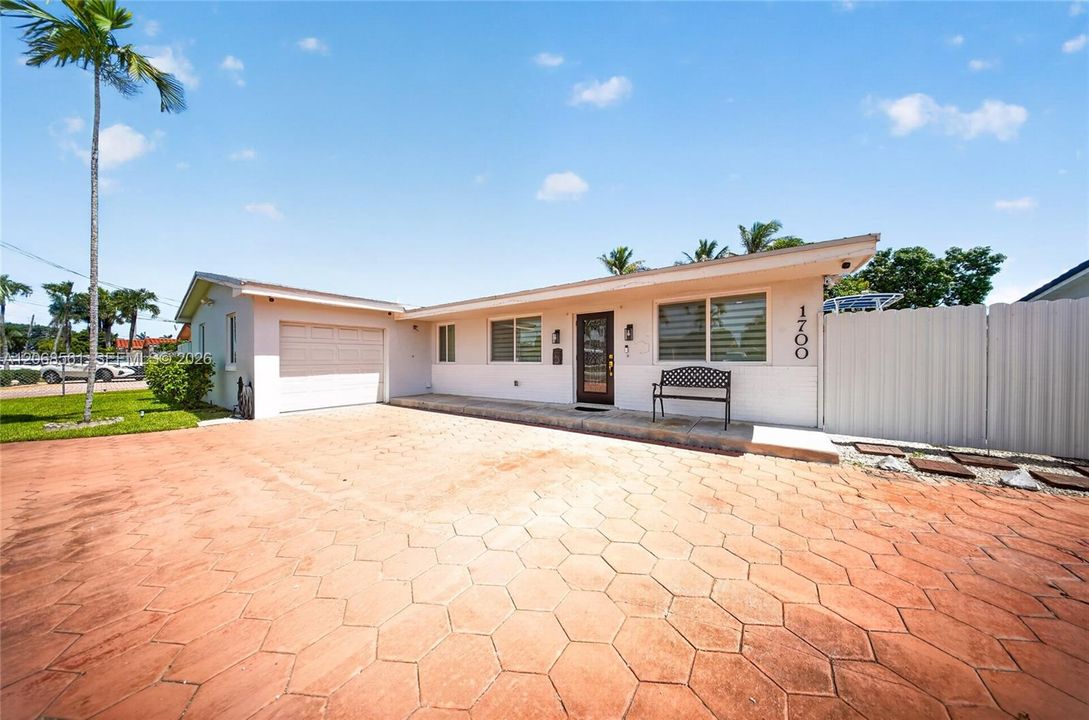 For Sale: $825,000 (3 beds, 2 baths, 2368 Square Feet)