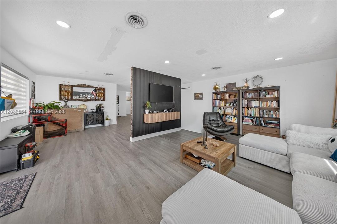 For Sale: $825,000 (3 beds, 2 baths, 2368 Square Feet)