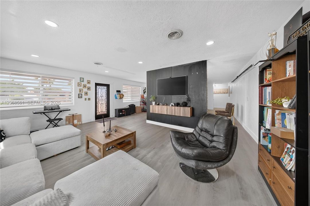 For Sale: $825,000 (3 beds, 2 baths, 2368 Square Feet)