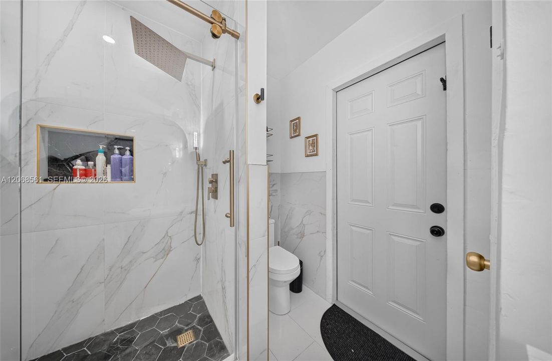 For Sale: $825,000 (3 beds, 2 baths, 2368 Square Feet)
