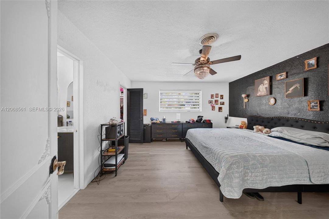 For Sale: $825,000 (3 beds, 2 baths, 2368 Square Feet)