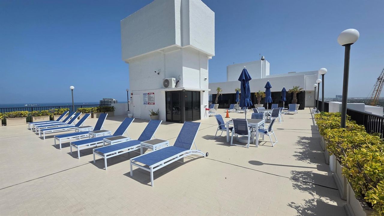 plenty of lounges