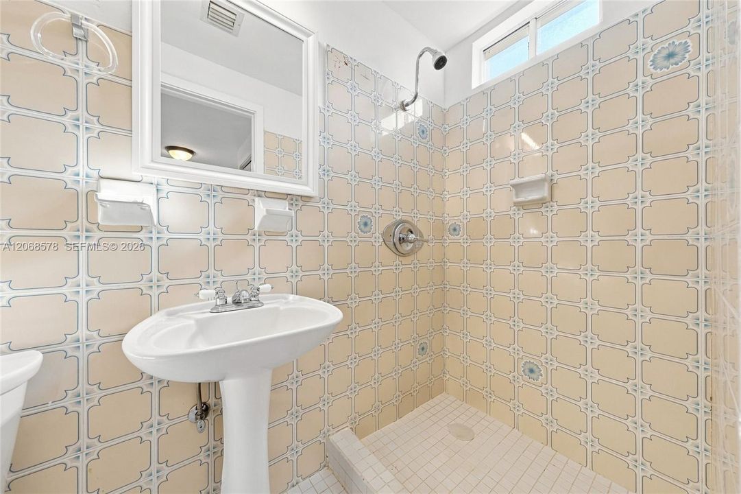 For Sale: $650,000 (3 beds, 2 baths, 1421 Square Feet)
