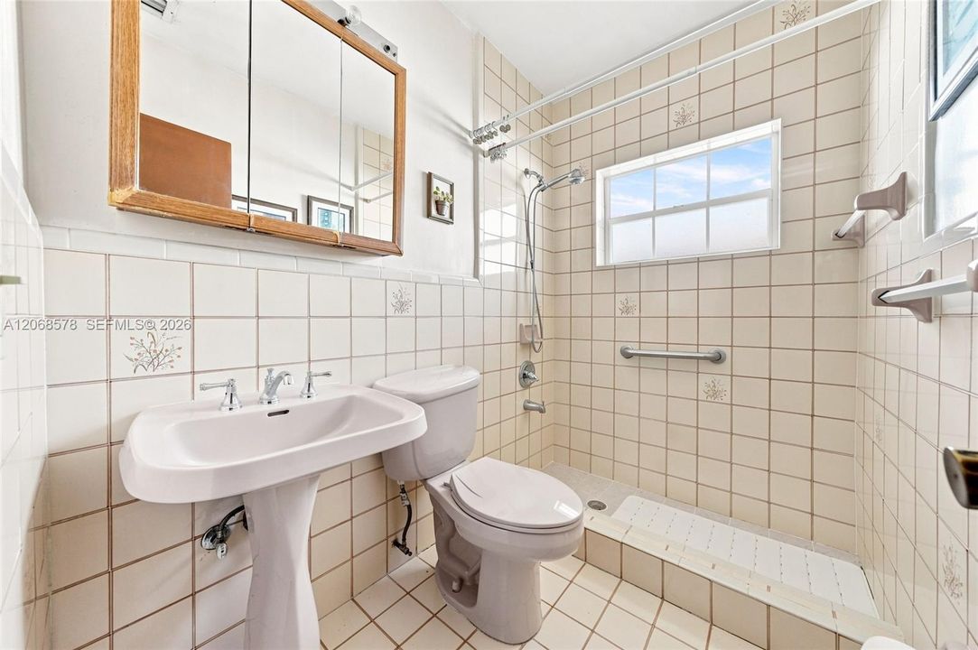 For Sale: $650,000 (3 beds, 2 baths, 1421 Square Feet)