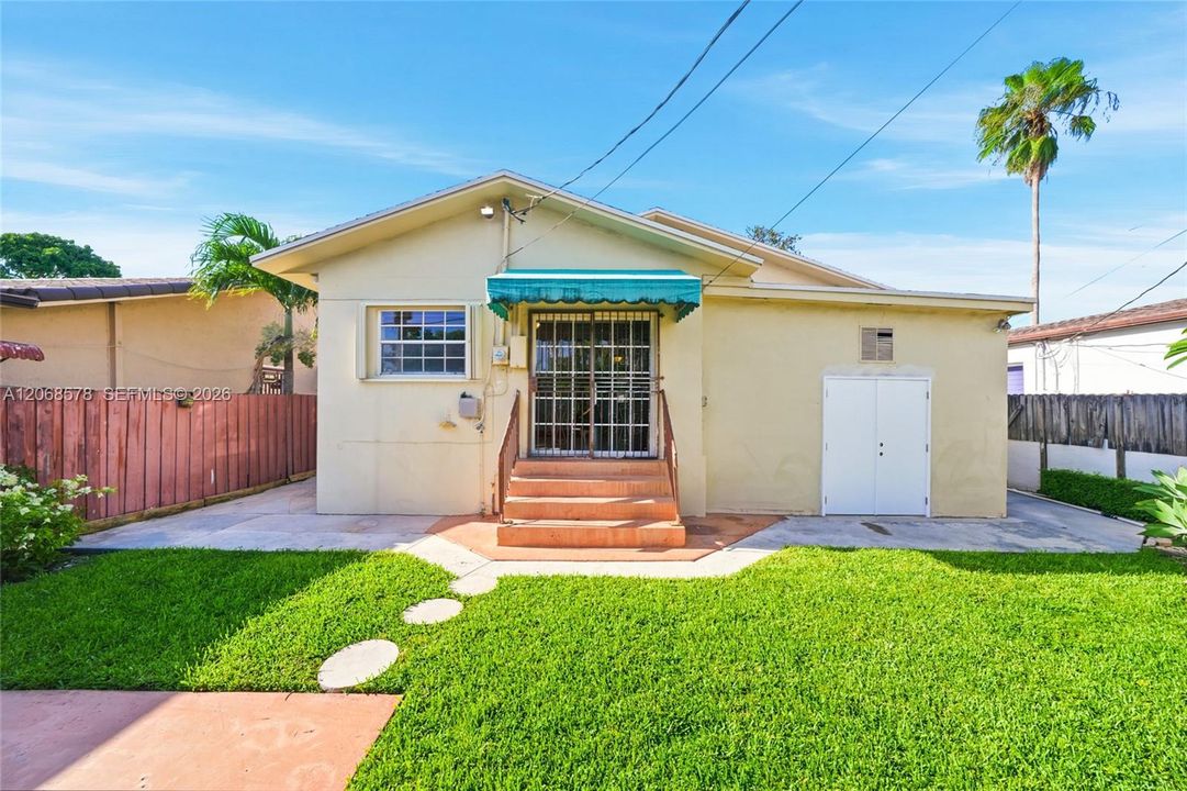 For Sale: $650,000 (3 beds, 2 baths, 1421 Square Feet)