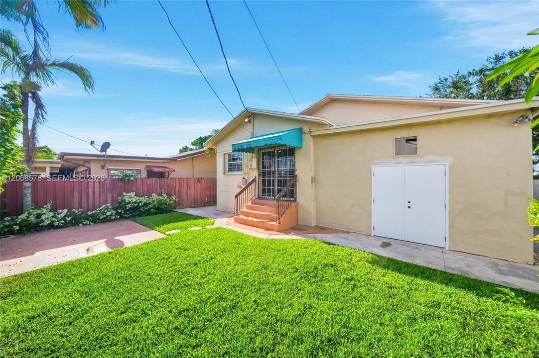 For Sale: $650,000 (3 beds, 2 baths, 1421 Square Feet)