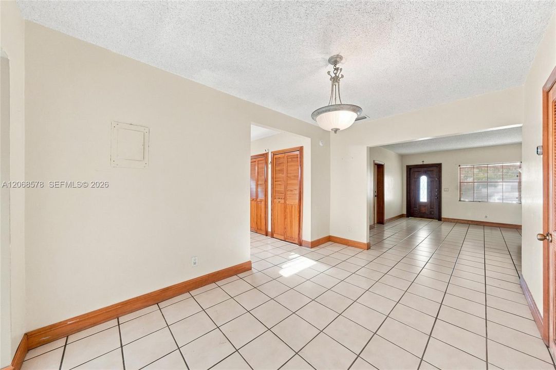 For Sale: $650,000 (3 beds, 2 baths, 1421 Square Feet)