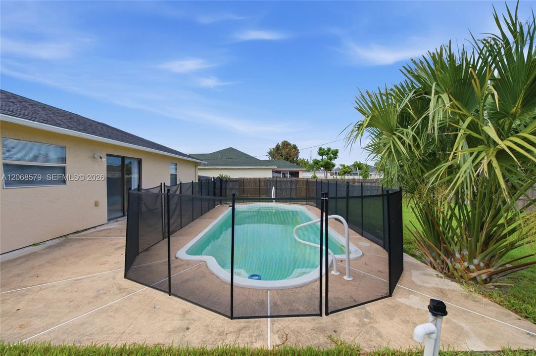 For Sale: $345,000 (3 beds, 2 baths, 1056 Square Feet)