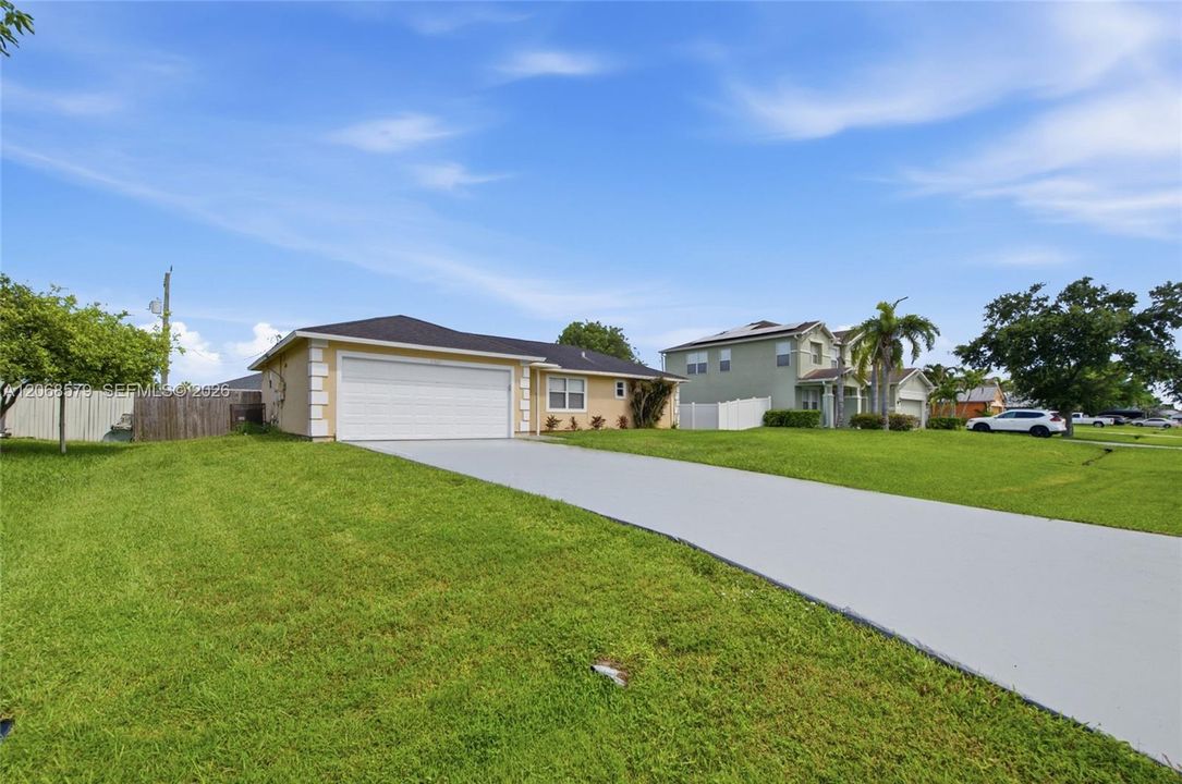 For Sale: $345,000 (3 beds, 2 baths, 1056 Square Feet)