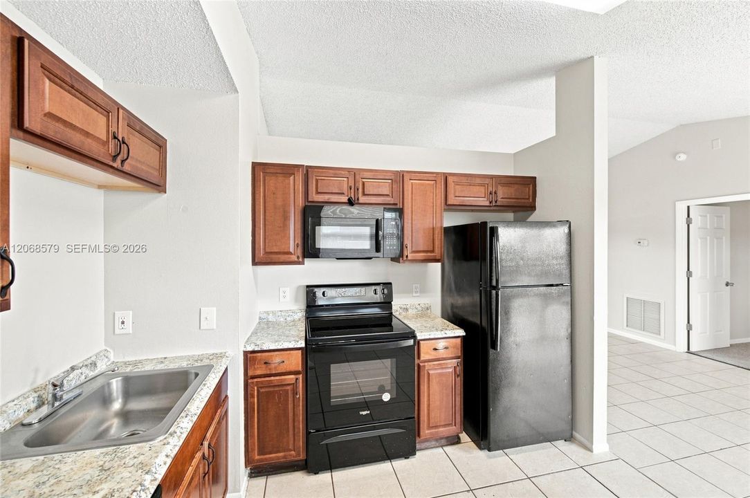For Sale: $345,000 (3 beds, 2 baths, 1056 Square Feet)