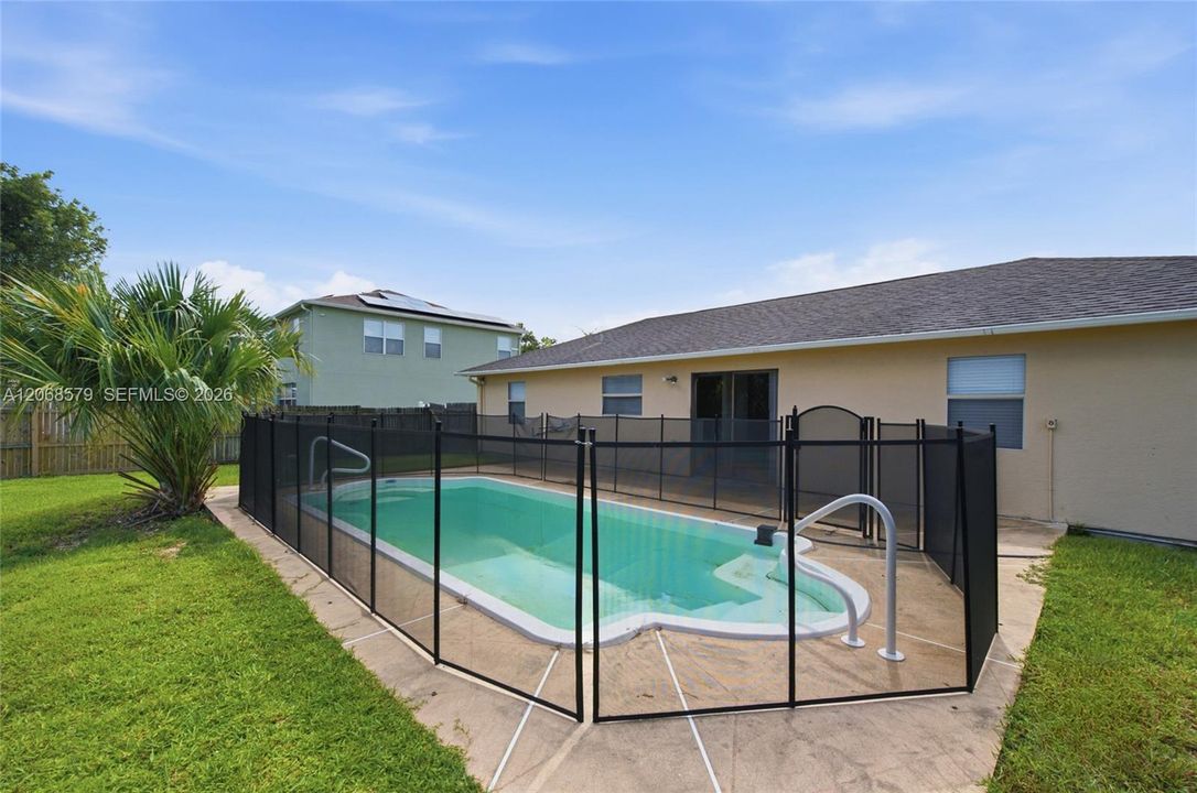 For Sale: $345,000 (3 beds, 2 baths, 1056 Square Feet)