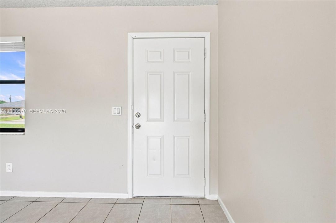For Sale: $345,000 (3 beds, 2 baths, 1056 Square Feet)