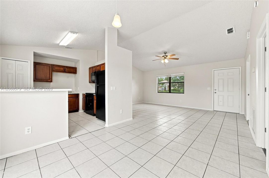 For Sale: $345,000 (3 beds, 2 baths, 1056 Square Feet)