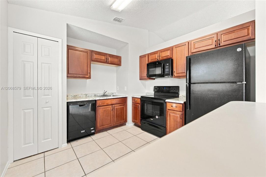 For Sale: $345,000 (3 beds, 2 baths, 1056 Square Feet)