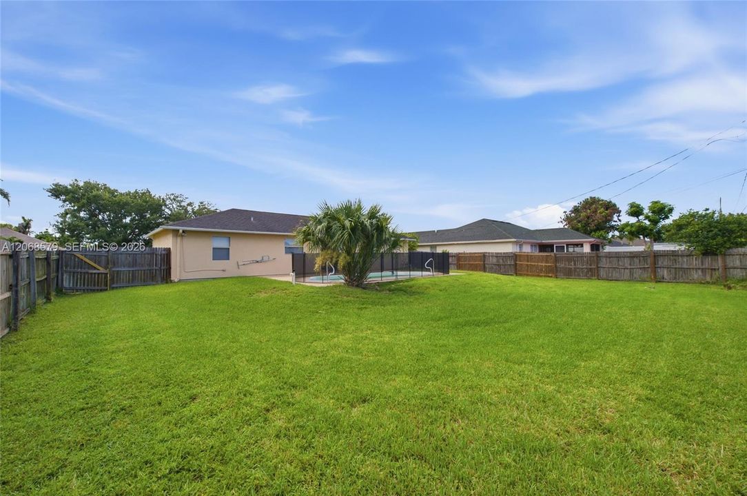 For Sale: $345,000 (3 beds, 2 baths, 1056 Square Feet)