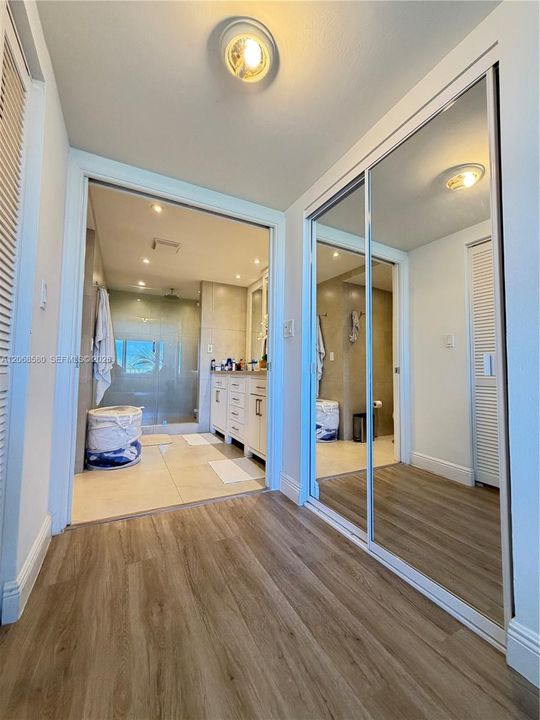В аренду: $4,750 (1 спален, 1 ванн, 895 Квадратных фут)