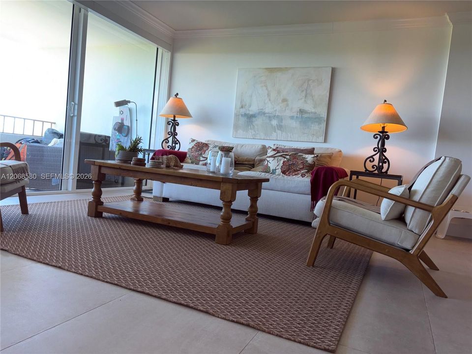 В аренду: $4,750 (1 спален, 1 ванн, 895 Квадратных фут)