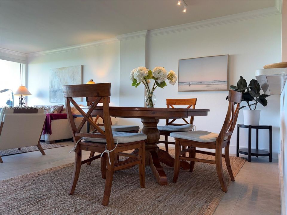 В аренду: $4,750 (1 спален, 1 ванн, 895 Квадратных фут)