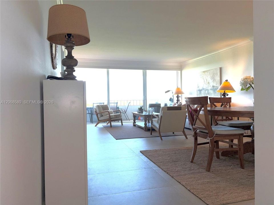 В аренду: $4,750 (1 спален, 1 ванн, 895 Квадратных фут)