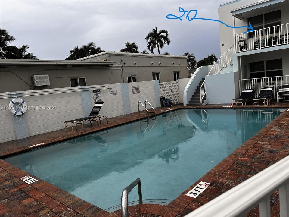 For Sale: $375,000 (1 beds, 1 baths, 635 Square Feet)