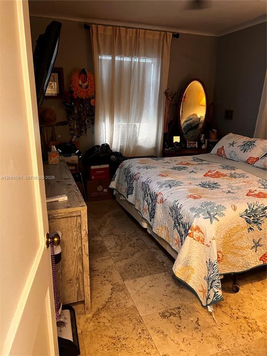 For Sale: $375,000 (1 beds, 1 baths, 635 Square Feet)
