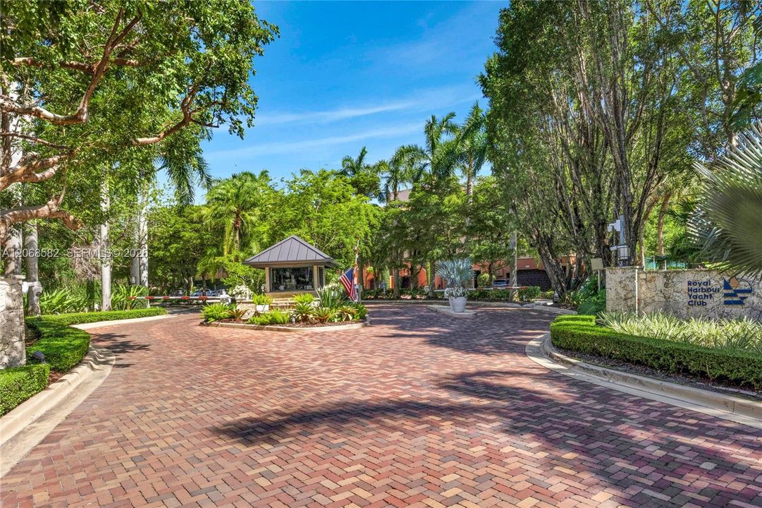 For Sale: $1,850,000 (3 beds, 4 baths, 3885 Square Feet)