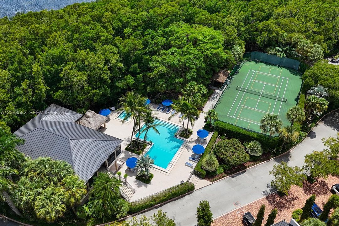 For Sale: $1,850,000 (3 beds, 4 baths, 3885 Square Feet)
