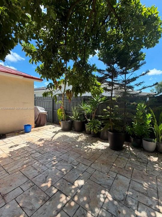 For Rent: $1,700 (0 beds, 1 baths, 1543 Square Feet)