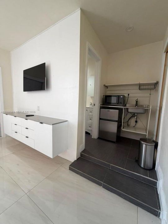 For Rent: $1,700 (0 beds, 1 baths, 1543 Square Feet)