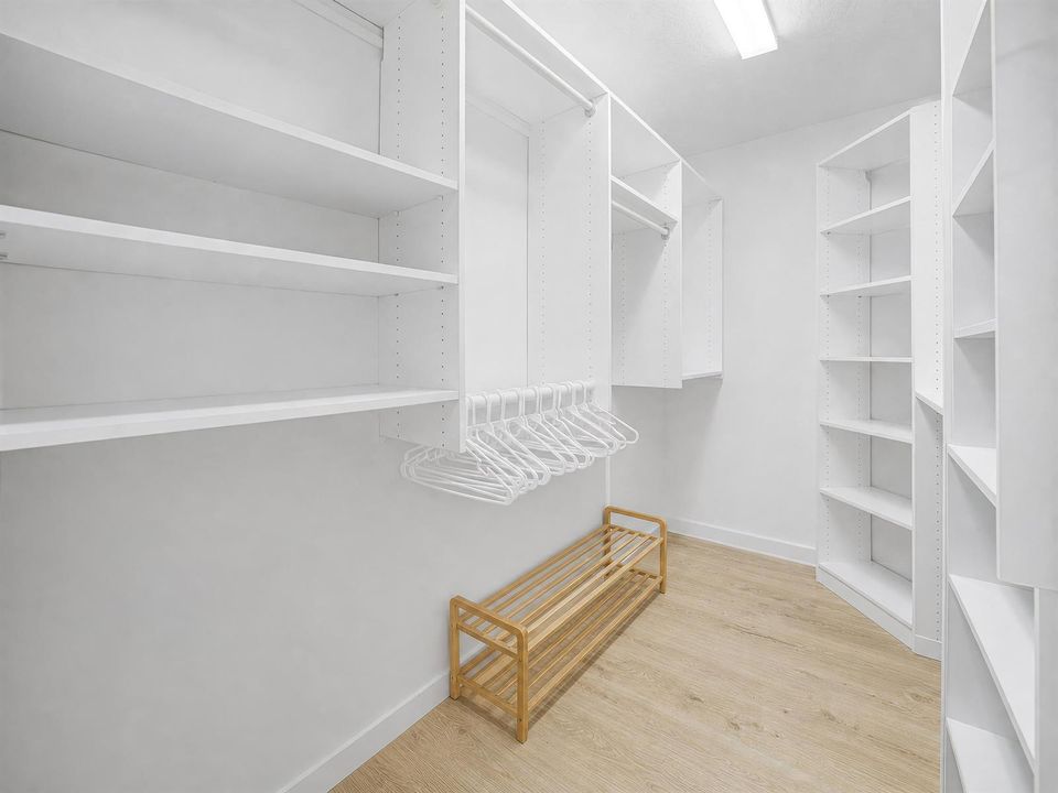 Bedroom1-Closet
