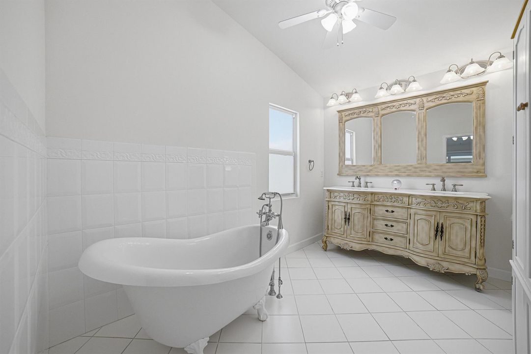 Bedroom1-Bathroom