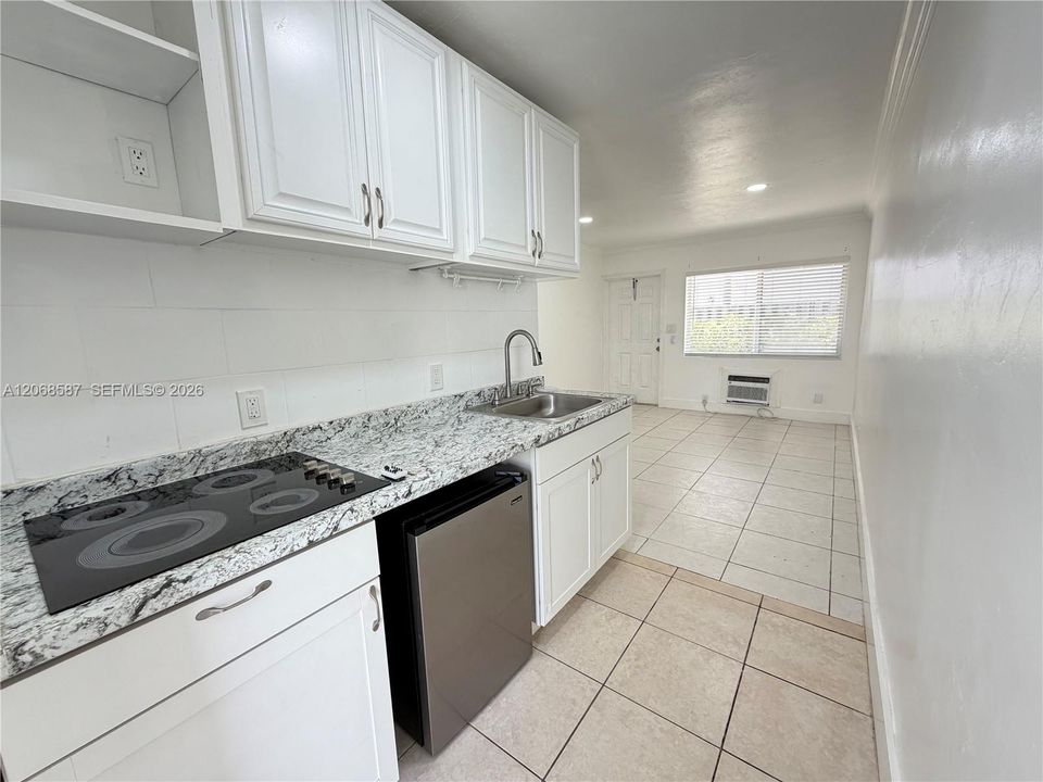 В аренду: $1,400 (0 спален, 1 ванн, 400 Квадратных фут)