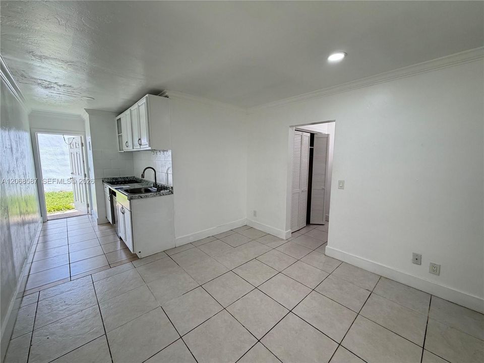В аренду: $1,400 (0 спален, 1 ванн, 400 Квадратных фут)