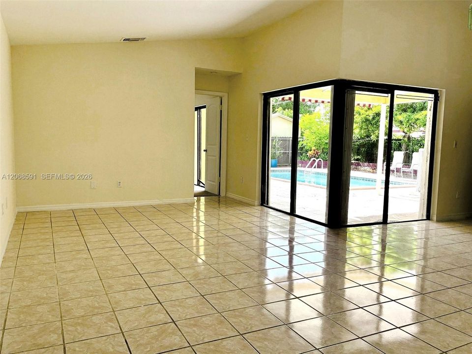 For Sale: $600,000 (3 beds, 2 baths, 1563 Square Feet)
