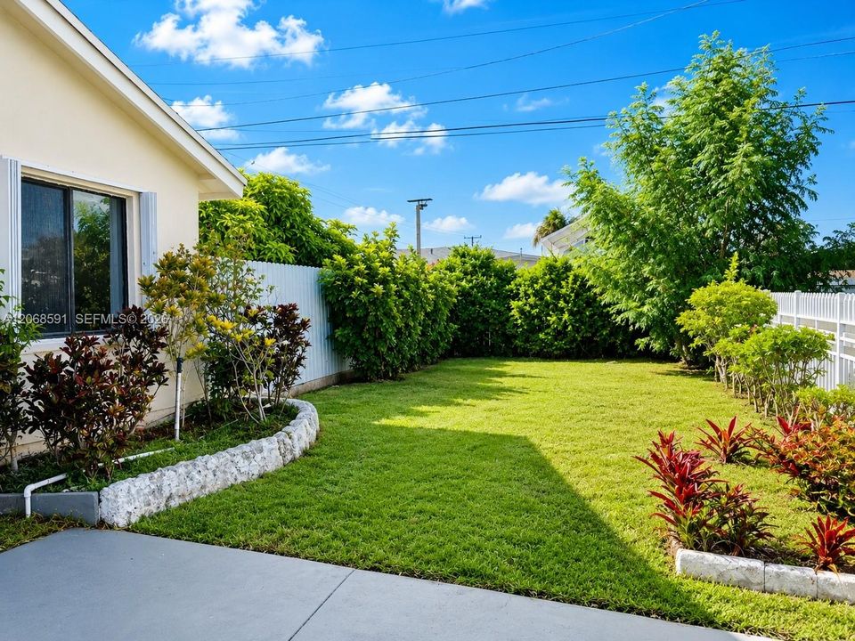 For Sale: $600,000 (3 beds, 2 baths, 1563 Square Feet)
